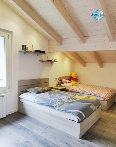 Villa singola con piscina immersa nel verde Albino