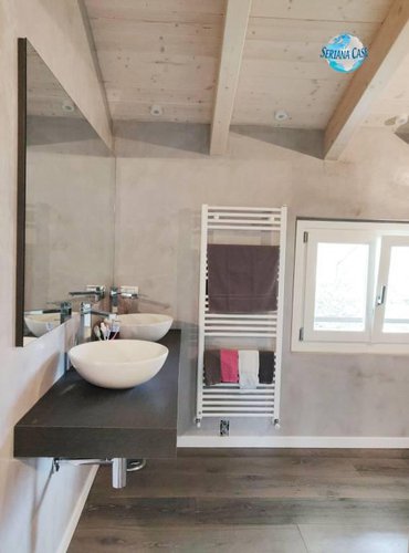 Villa singola con piscina immersa nel verde Albino