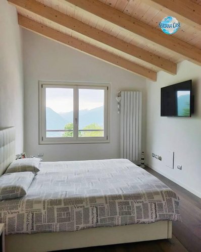 Villa singola con piscina immersa nel verde Albino