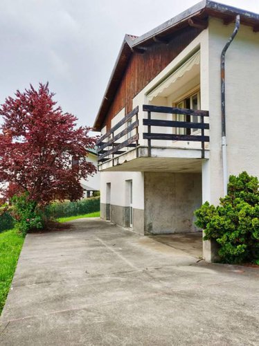 Splendido rustico immerso nel verde Albino