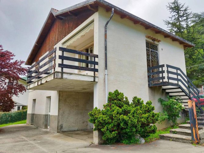 Splendido rustico immerso nel verde Albino