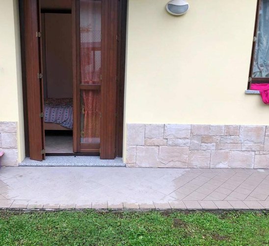 Bilocale con giardino privato e box Cene