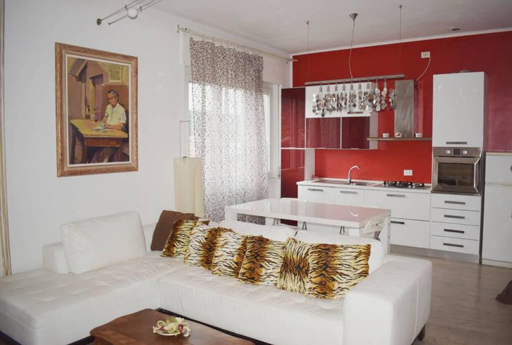 Vendesi bilocale completamente arredato! AFFARE