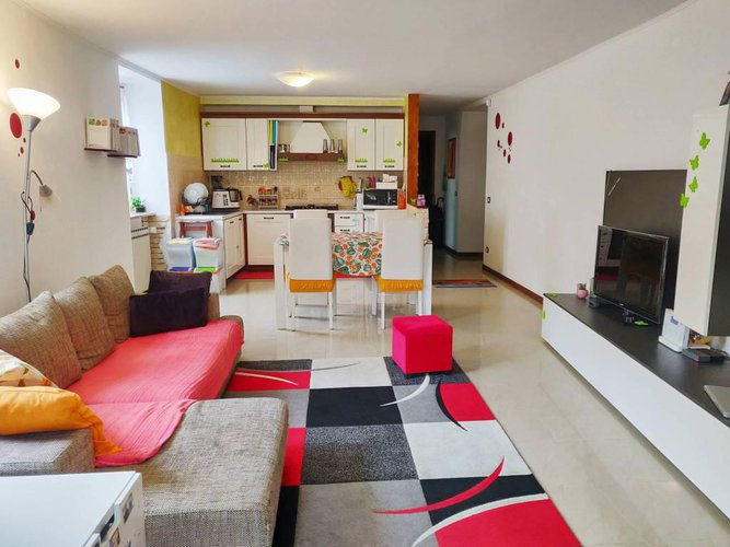 Porzione di casa/cielo terra completamente ristrutturata Pradalunga