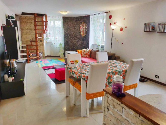 Porzione di casa/cielo terra completamente ristrutturata Pradalunga