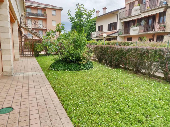 Quadrilocale con giardino e box doppio Scanzorosciate