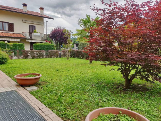 Quadrilocale con giardino e box doppio Scanzorosciate