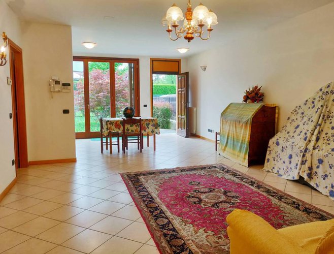 Quadrilocale con giardino e box doppio Scanzorosciate