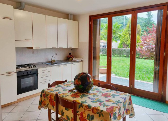 Quadrilocale con giardino e box doppio Scanzorosciate