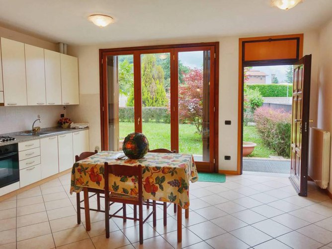 Quadrilocale con giardino e box doppio Scanzorosciate