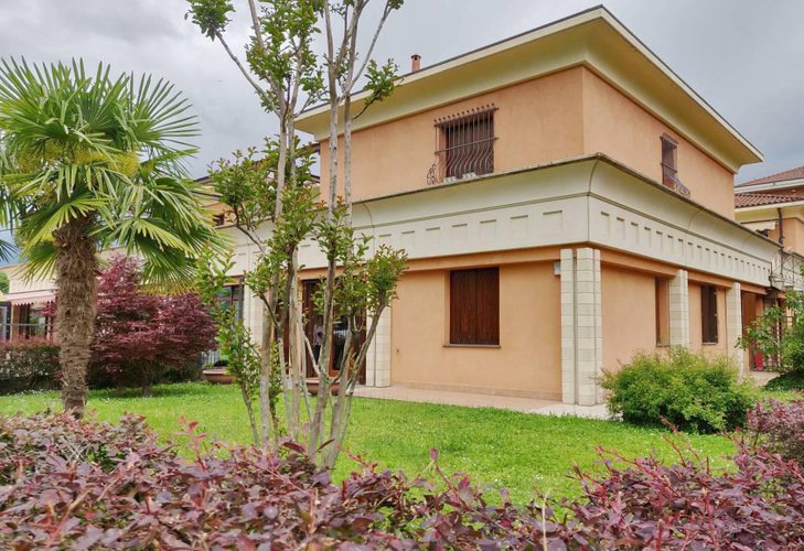 Quadrilocale con giardino e box doppio Scanzorosciate