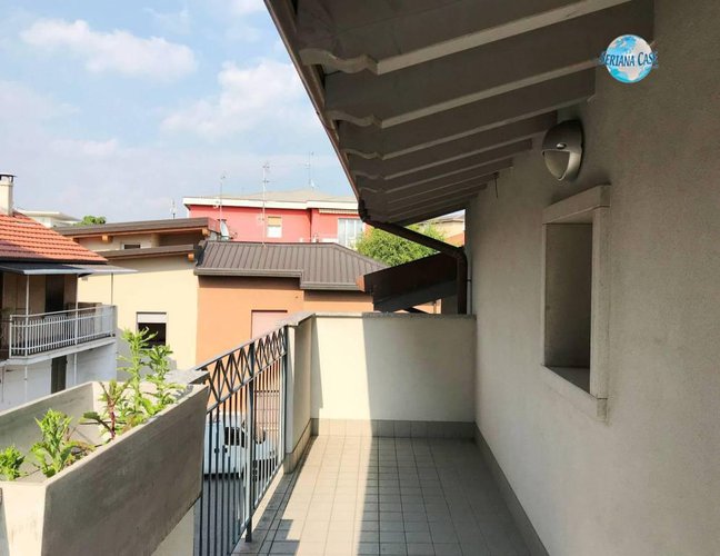 Trilocale completamente ristrutturato con doppi servizi Torre Boldone