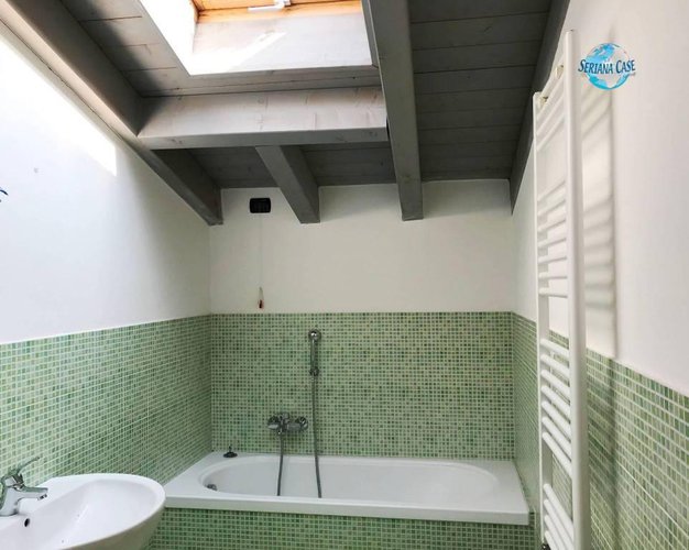 Trilocale completamente ristrutturato con doppi servizi Torre Boldone