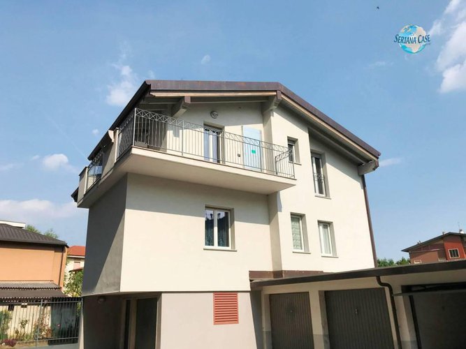 Trilocale completamente ristrutturato con doppi servizi Torre Boldone