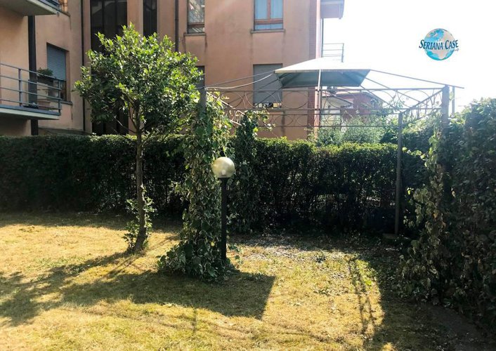 Trilocale con doppi servizi, giardino e box Torre Boldone