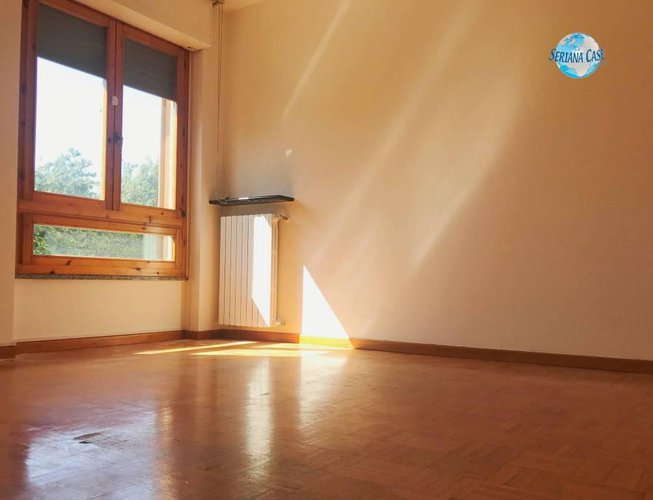 Trilocale con doppi servizi, giardino e box Torre Boldone