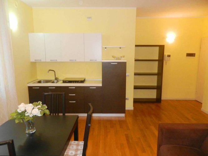 Grazioso bilocale completamente arredato, possibilità box! Nembro