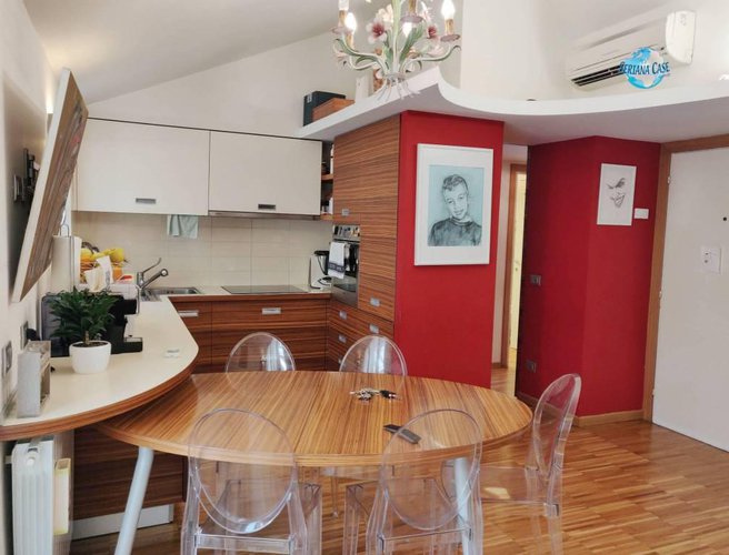 Trilocale finemente ristrutturato, terrazzo vivibile e box Nembro