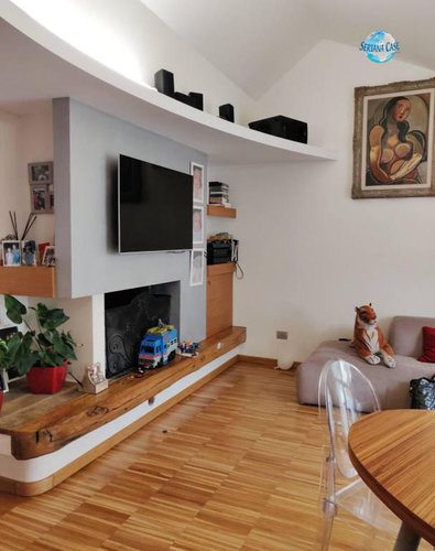 Trilocale finemente ristrutturato, terrazzo vivibile e box Nembro