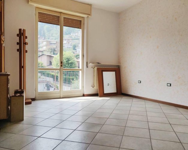 Trilocale di buona metratura con box Alzano Lombardo