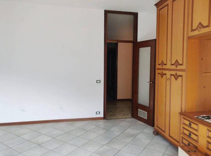 Trilocale di buona metratura con box Alzano Lombardo