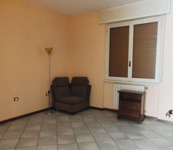 Trilocale di buona metratura con box Alzano Lombardo