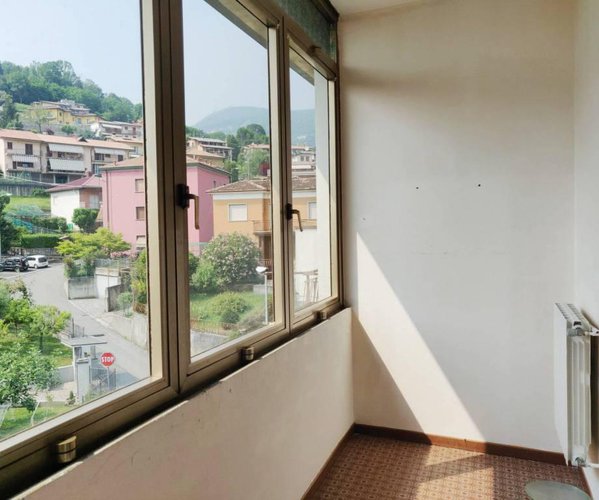 Trilocale di buona metratura con box Alzano Lombardo