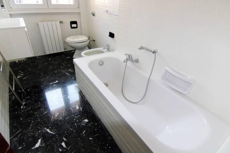 Santa Caterina bilocale piano alto con ascensore Bergamo