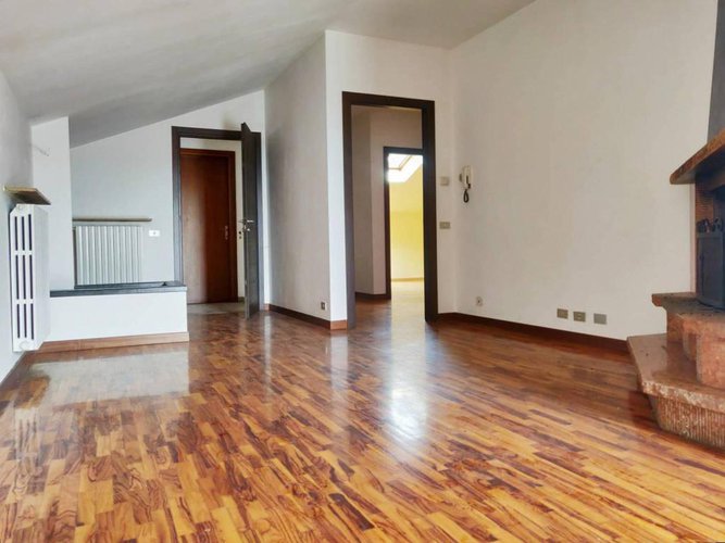 Trilocale all'ultimo piano di 110mq, ristrutturato!