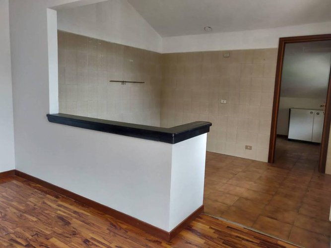 Trilocale all'ultimo piano di 110mq, ristrutturato! Cene