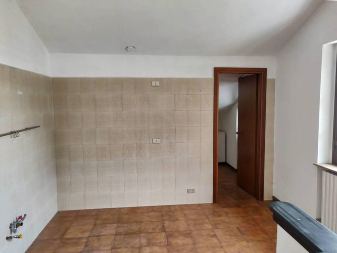 Trilocale all'ultimo piano di 110mq, ristrutturato! Cene