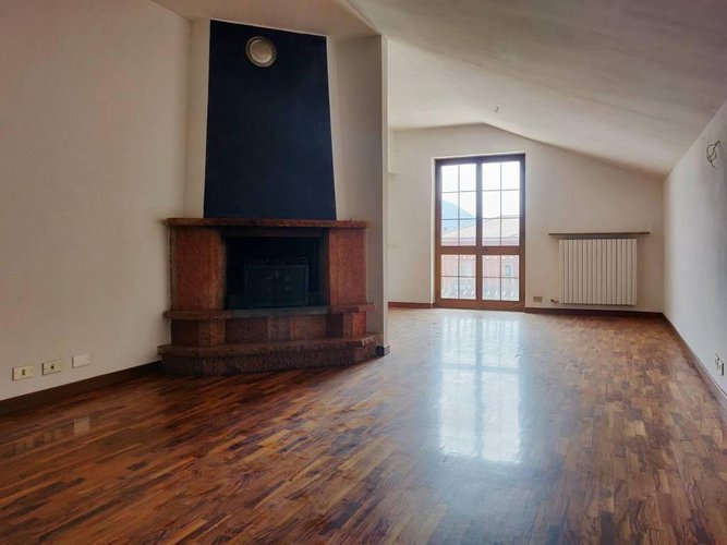 Trilocale all'ultimo piano di 110mq, ristrutturato! Cene