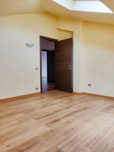 Trilocale all'ultimo piano di 110mq, ristrutturato! Cene