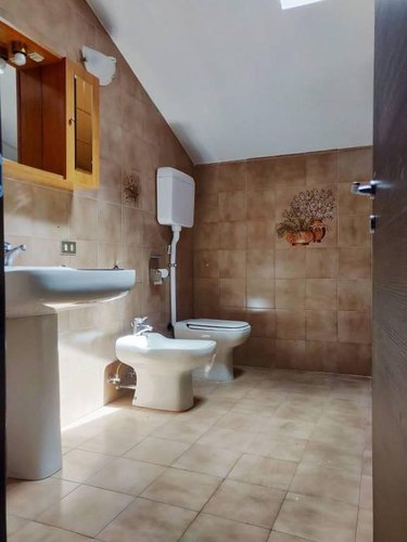 Trilocale all'ultimo piano di 110mq, ristrutturato! Cene