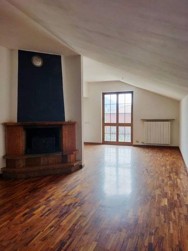 Trilocale all'ultimo piano di 110mq, ristrutturato! Cene