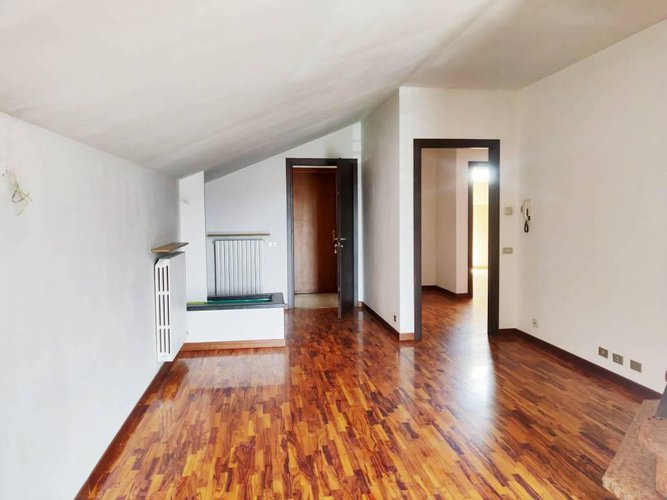 Trilocale all'ultimo piano di 110mq, ristrutturato! Cene