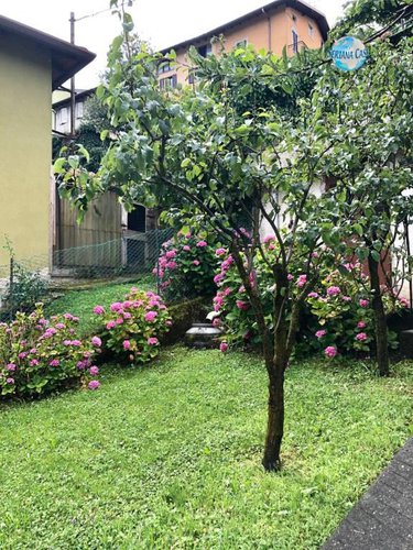Graziosa villa singola con giardino e terreno di proprietà Pradalunga