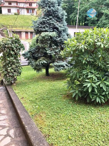 Graziosa villa singola con giardino e terreno di proprietà Pradalunga