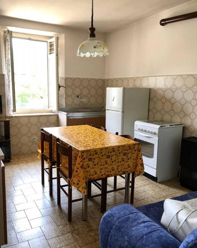 Porzione di casa da ristrutturare con 800 mq di giardino Albino