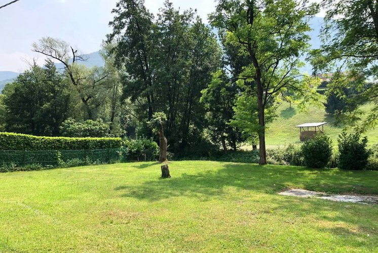 Porzione di casa da ristrutturare con 800 mq di giardino Albino