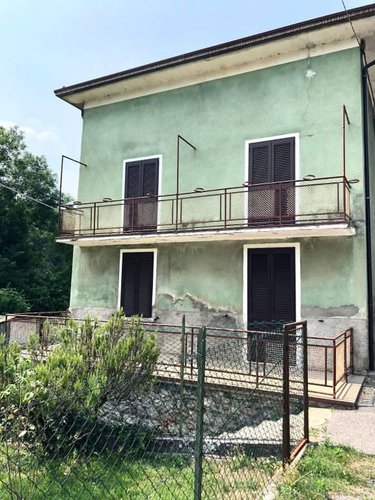 Porzione di casa da ristrutturare con 800 mq di giardino Albino