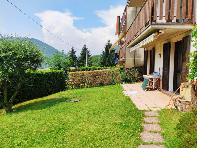 Villetta a schiera immersa nel verde Albino