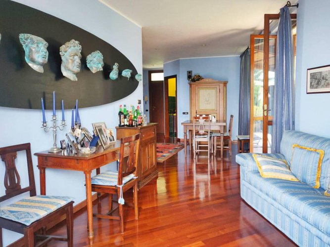 Villetta a schiera immersa nel verde Albino