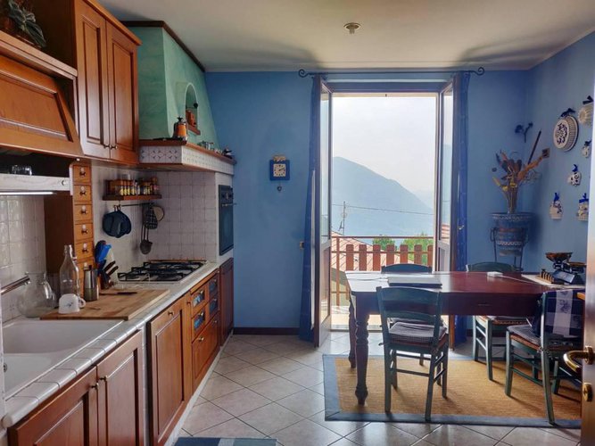 Villetta a schiera immersa nel verde Albino