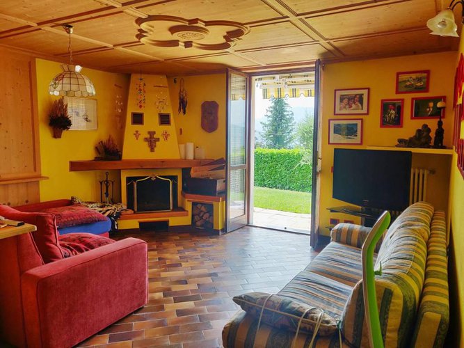 Villetta a schiera immersa nel verde Albino