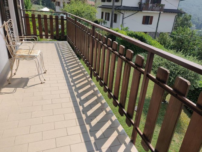 Villetta a schiera immersa nel verde Albino