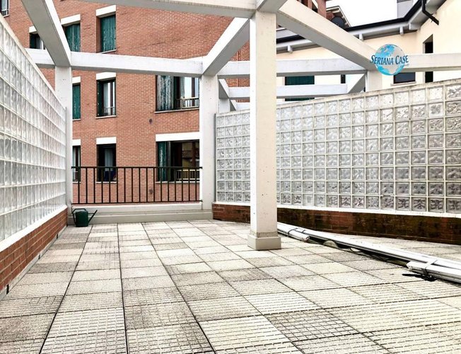 Trilocale con introvabile terrazza vivibile e box doppio Alzano Lombardo