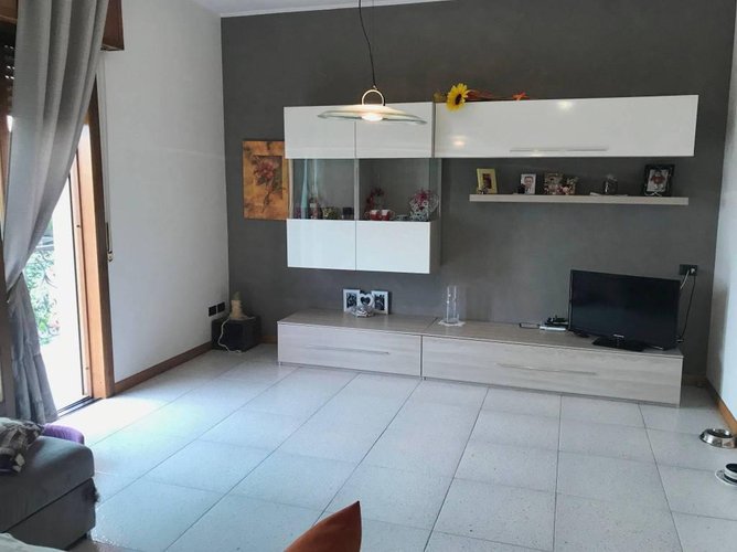 Quadrilocale con terrazza vivibile, giardino, box e taverna