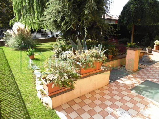 SERIATE IN VILLA 145 MQ 4 LOCALI TAVERNA GIARDINO BOX DOPPIO Seriate