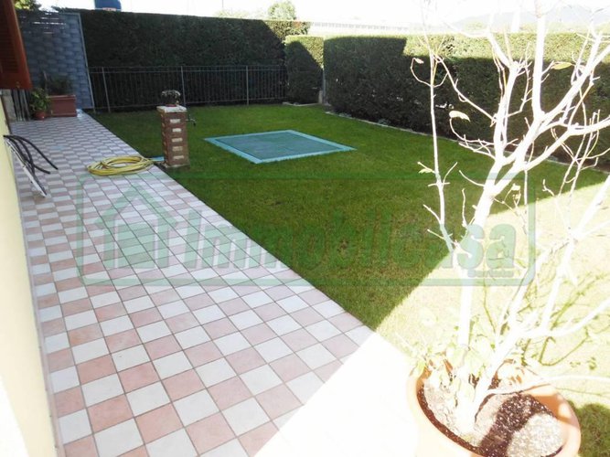 SERIATE IN VILLA 145 MQ 4 LOCALI TAVERNA GIARDINO BOX DOPPIO Seriate